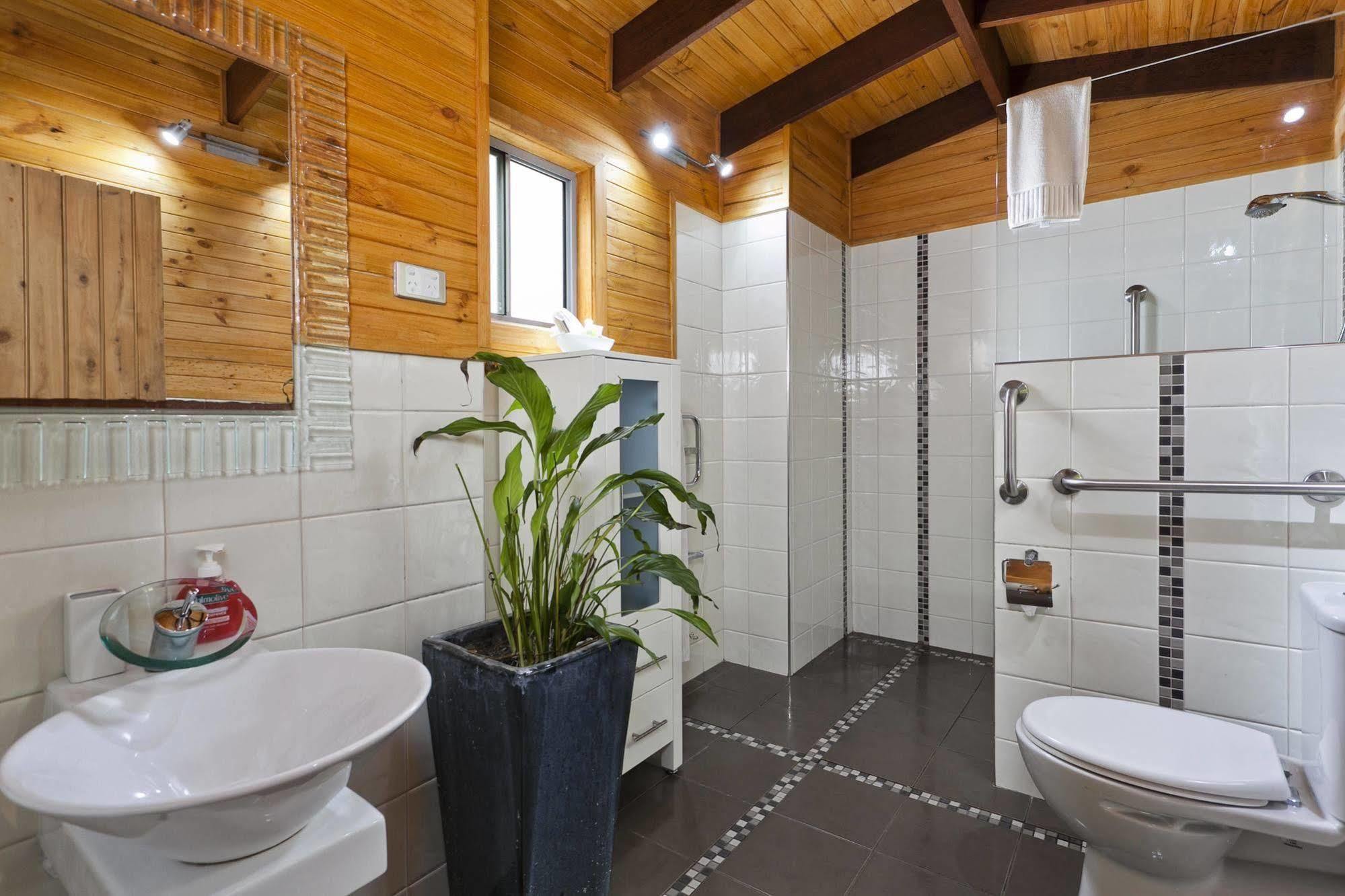 The Mouses House Rainforest Retreat Lodge *